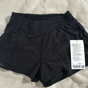 Lululemon Hotty Hot HR 2.5” shorts black